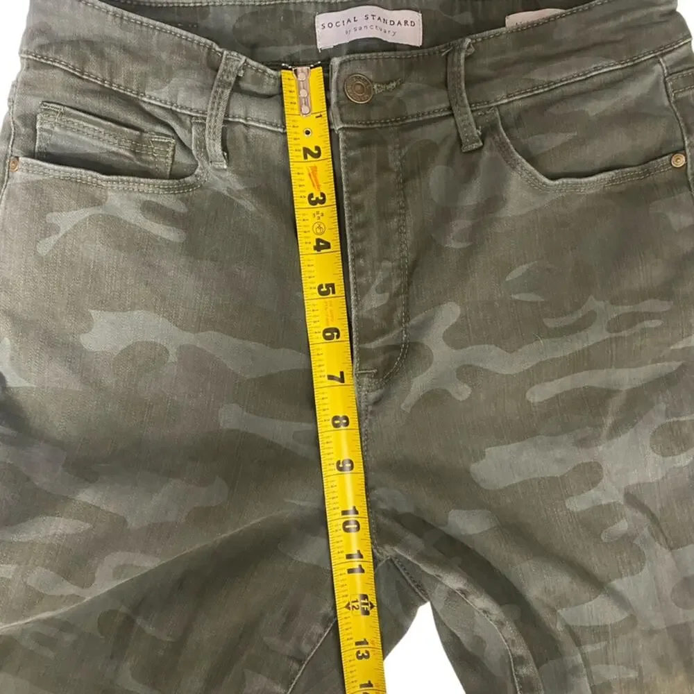 Social Standards by Sanctuary High Rise Skinny Camo size 8/29